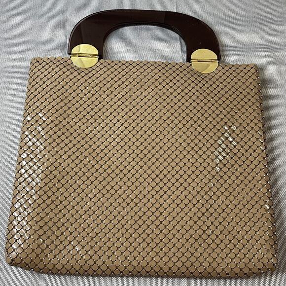 Vintage 1960s Tote Bag Cream Metal Mesh Brown Lucite Handles Gold Accents Snap - Picture 2 of 8